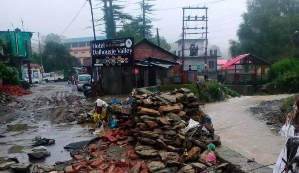 CM directs the DCs to ensure immediate relief and rescue operations HIMACHAL HEADLINES