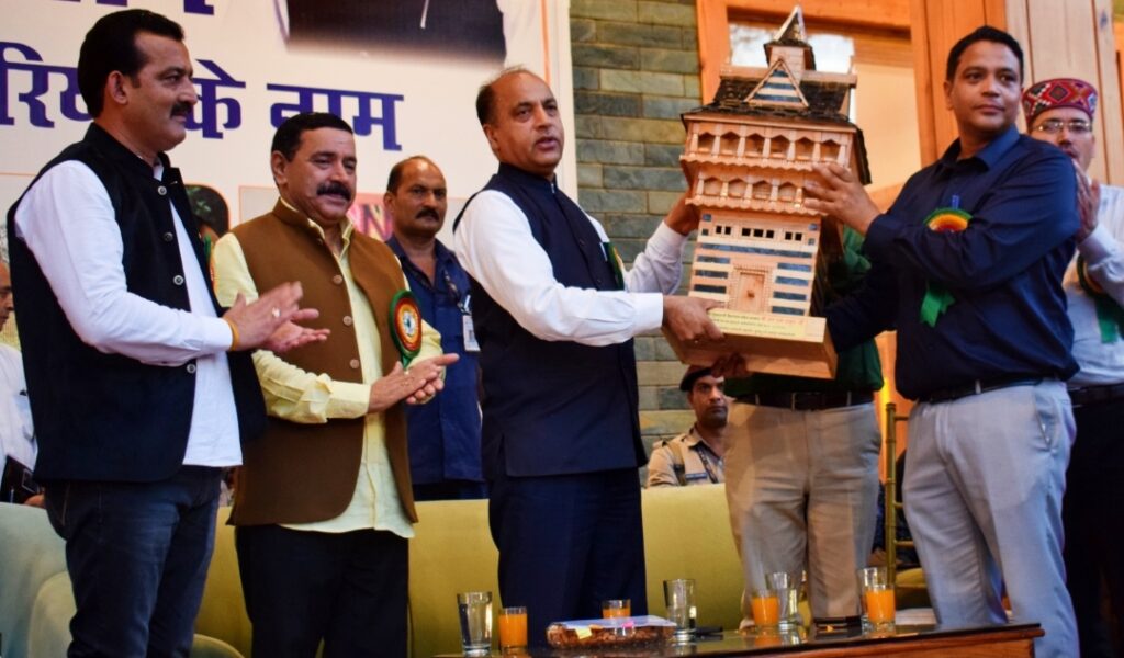 Chief Minister presides over Ek Sham Kullu ke Karamchariyon ke naam  HIMACHAL HEADLINES