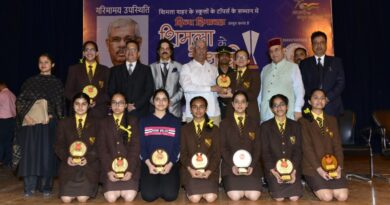 Governor gives away awards to 350 toppers of 33 schools HIMACHAL HEADLINES