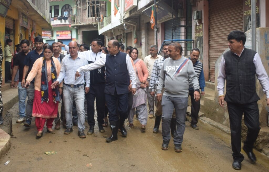 Chief Minister visits the flood affected areas of Thunag Chief Minister visits the flood affected areas of Thunag HIMACHAL HEADLINES