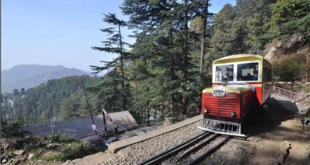 Moto rail car derails : Movement of trains suspended on Kalka Shimla Rly line Moto rail car derails : Movement of trains suspended on Kalka Shimla Rly line HIMACHAL HEADLINES