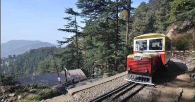 Moto rail car derails : Movement of trains suspended on Kalka Shimla Rly line  Moto rail car derails : Movement of trains suspended on Kalka Shimla Rly line  HIMACHAL HEADLINES
