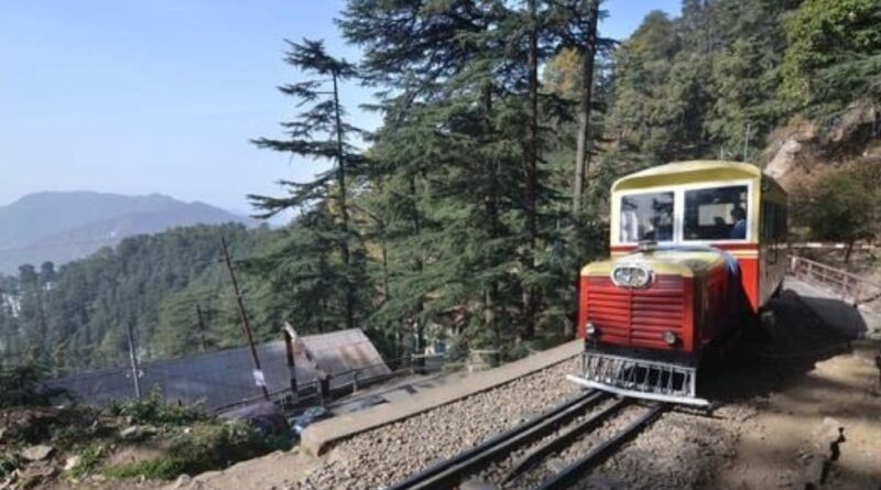 Moto rail car derails : Movement of trains suspended on Kalka Shimla Rly line  HIMACHAL HEADLINES