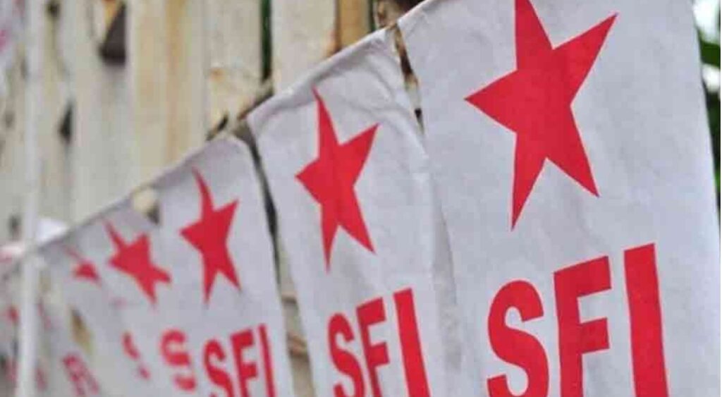 SFI Mandi submitted a memorandum regarding student demands for hostel, bus pass etc SFI Mandi submitted a memorandum regarding student demands for hostel, bus pass etc HIMACHAL HEADLINES