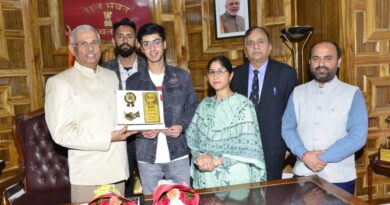Governor honours NEET-2022 topper at Raj Bhavan HIMACHAL HEADLINES