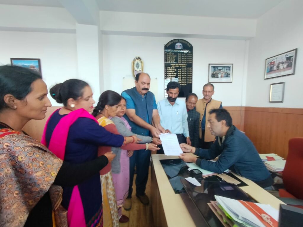 Dr Tanwar demanded making provision for mid day meals & construction in secondary school of Adarsh ​​village Saul HIMACHAL HEADLINES