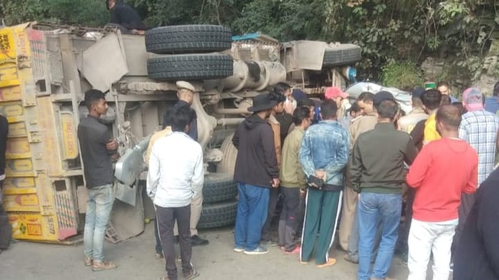 Three die, a loaded truck overturns on a car HIMACHAL HEADLINES