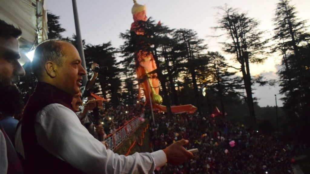 CM pays obeisance at Jakhu temple, performs the ceremony of Ravana dahan CM pays obeisance at Jakhu temple, performs the ceremony of Ravana dahan HIMACHAL HEADLINES