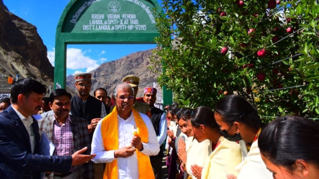 Governor Interacts with farmers in "Apple Day and Kisan Mela" at Tabo HIMACHAL HEADLINES