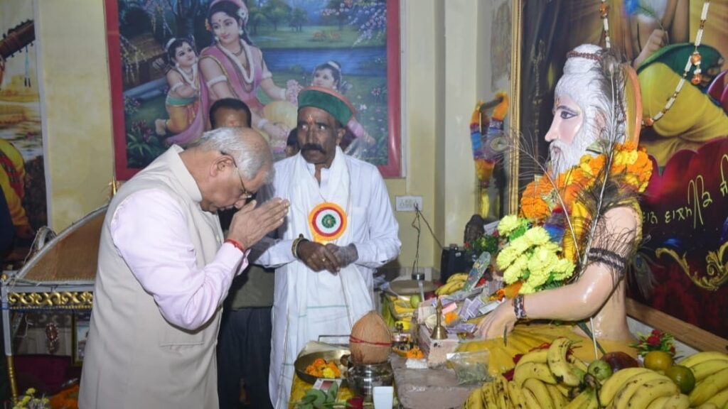 Governor pays obeisance at Valmiki Temple on Maharishi Valmiki Jayanti Governor pays obeisance at Valmiki Temple on Maharishi Valmiki Jayanti HIMACHAL HEADLINES