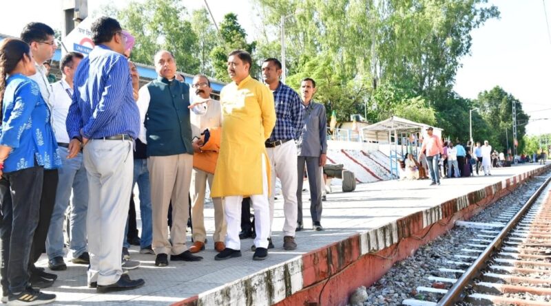 Chief Minister reviews preparedness of rally of Prime Minister at Una HIMACHAL HEADLINES