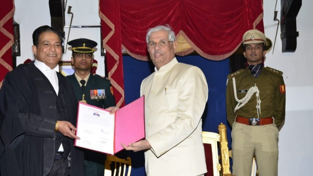 CB Barowalia sworn in as Lokayukta of Himachal CB Barowalia sworn in as Lokayukta of Himachal HIMACHAL HEADLINES