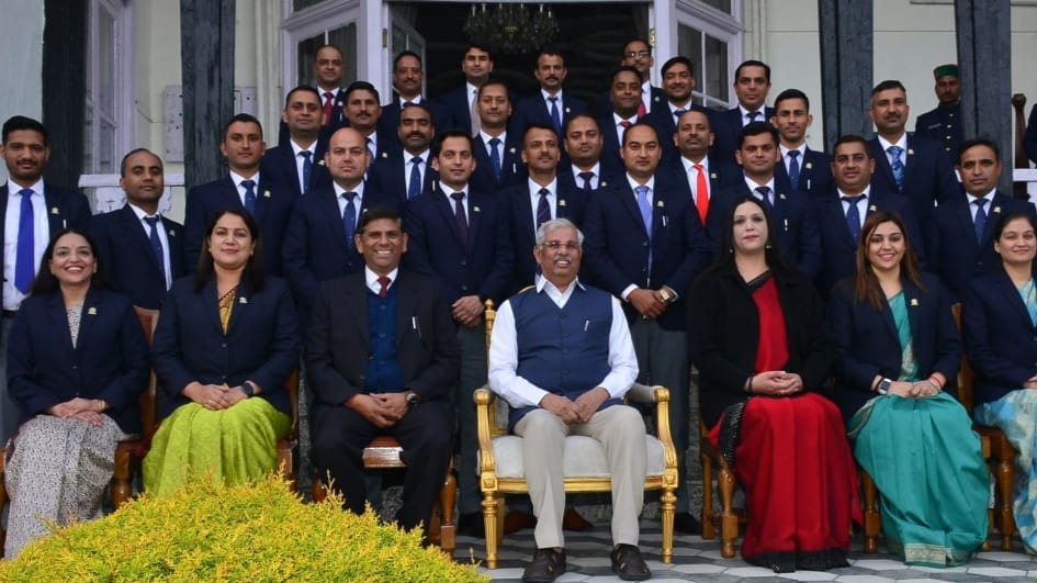 HPFAS Trainee officers call on Governor HPFAS Trainee officers call on Governor HIMACHAL HEADLINES