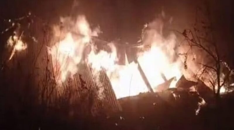 Six houses of gutted in village fire Six houses of gutted in village fire HIMACHAL HEADLINES