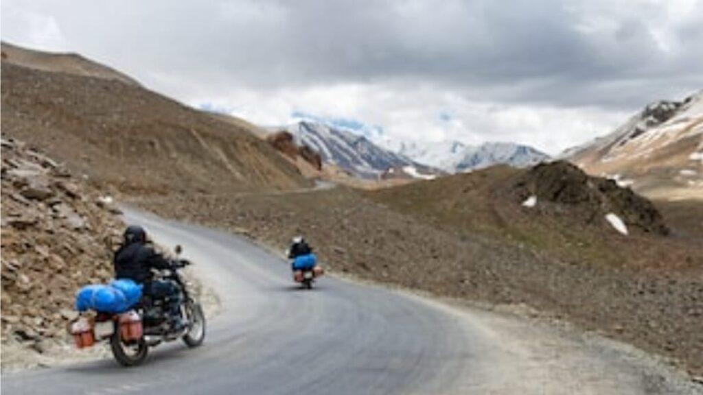 Visiting Tourist resort Manali: Two Kerala bike riders dies HIMACHAL HEADLINES