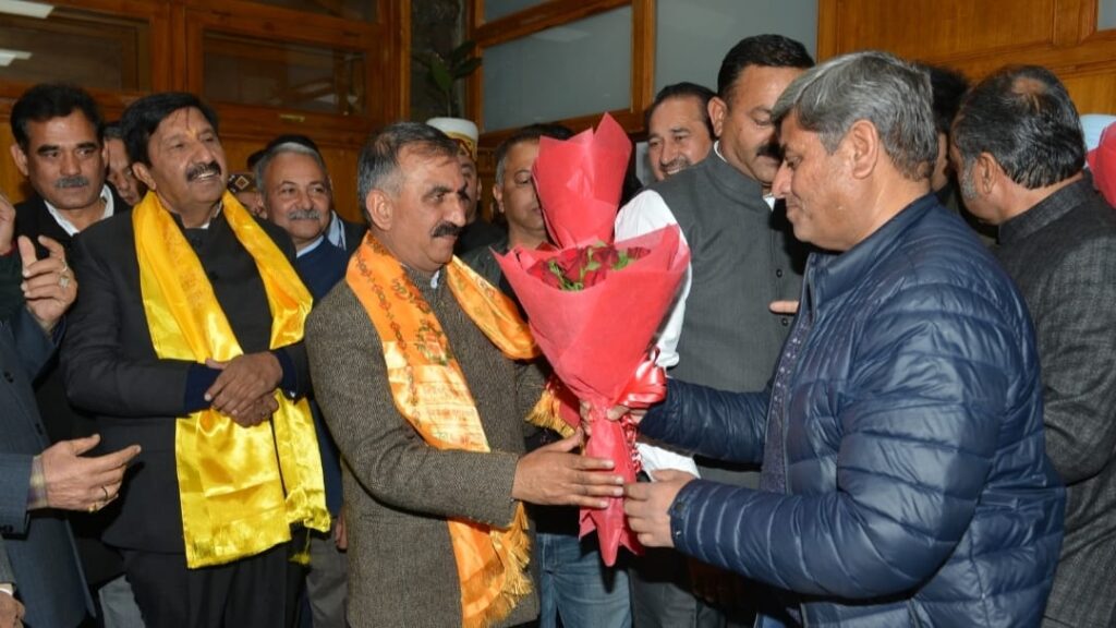 CM Sukhvinder Singh Sukhoo accorded warm welcome HIMACHAL HEADLINES