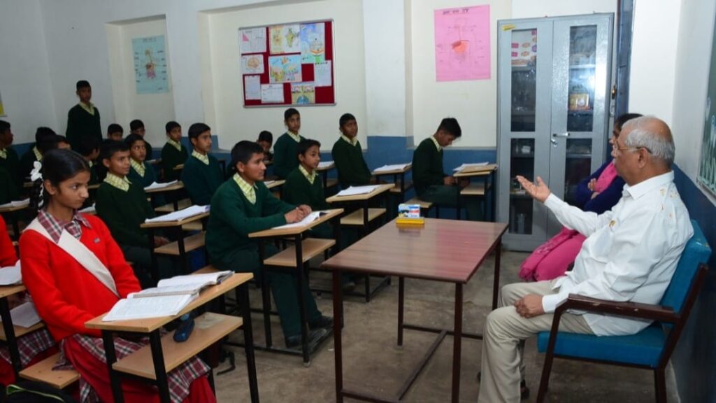 Governor interacts with students of Beolia School Governor interacts with students of Beolia School HIMACHAL HEADLINES