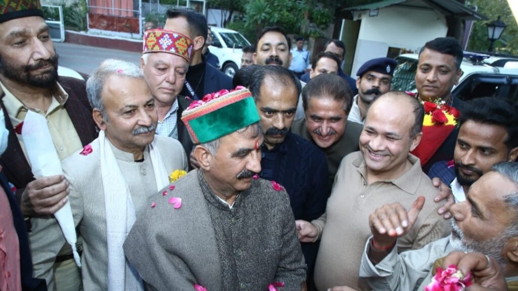 CM accorded rousing reception at New Delhi HIMACHAL HEADLINES