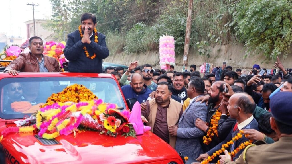 Deputy Chief Minister accorded rousing welcome on reaching home district Deputy Chief Minister accorded rousing welcome on reaching home district HIMACHAL HEADLINES