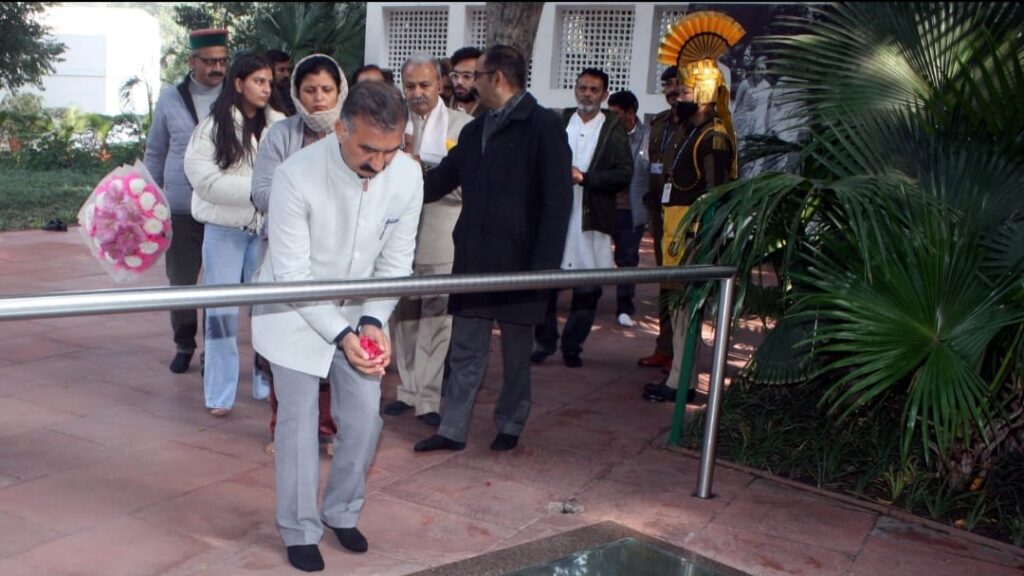 <strong>CM pays tribute to former Prime Minister Indira Gandhi</strong> <strong>CM pays tribute to former Prime Minister Indira Gandhi</strong> HIMACHAL HEADLINES