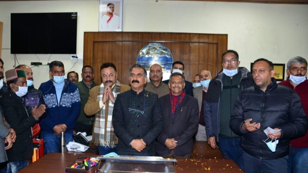<strong>A delegation of Shimla Urban Congress calls on Chief Minister</strong> HIMACHAL HEADLINES