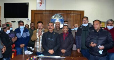 <strong>A delegation of Shimla Urban Congress calls on Chief Minister</strong> HIMACHAL HEADLINES
