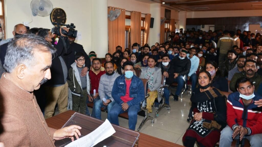 <strong>Delegation of JOA, IT aspirants  call on Chief Minister</strong> HIMACHAL HEADLINES