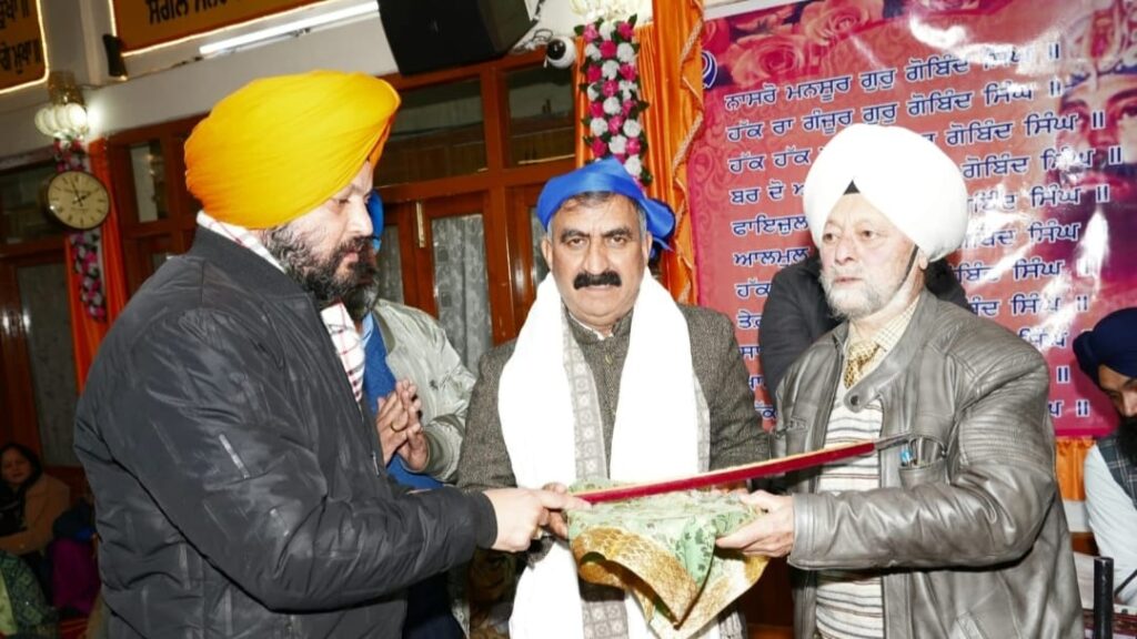 <strong>Chief Minister pays obeisance at Shri Gurudwara Sahib</strong> HIMACHAL HEADLINES