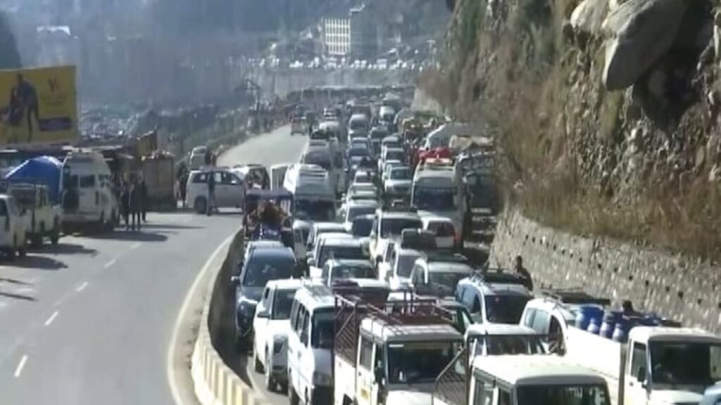 Road leading to Solanganala becomes slippery : Kullu Admin advisory Road leading to Solanganala becomes slippery : Kullu Admin advisory HIMACHAL HEADLINES