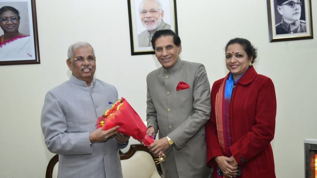 <strong>CS calls on Governor</strong> <strong>CS calls on Governor</strong> HIMACHAL HEADLINES