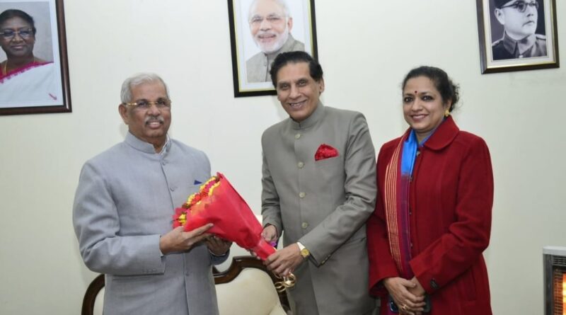 <strong>CS calls on Governor</strong> HIMACHAL HEADLINES
