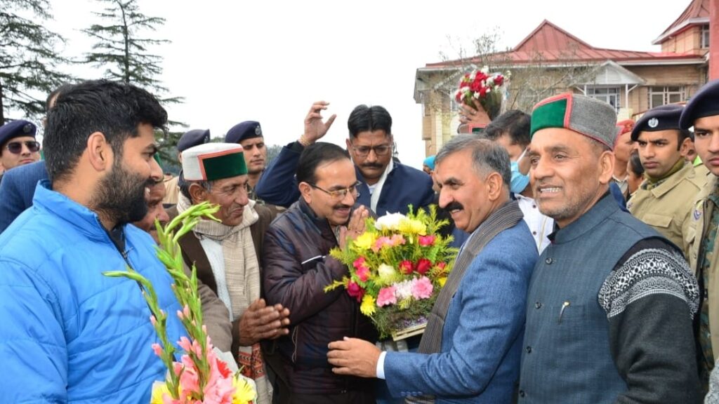 <strong>Chief Minister receives greetings on New Year</strong> HIMACHAL HEADLINES