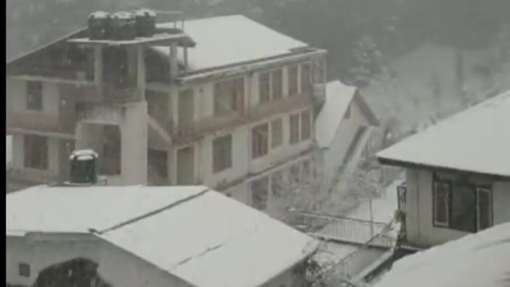 Tourist in Manali Dalhousie, Khajjair Narkanda & Kufri receive snowfall Tourist in Manali Dalhousie, Khajjair Narkanda & Kufri receive snowfall HIMACHAL HEADLINES