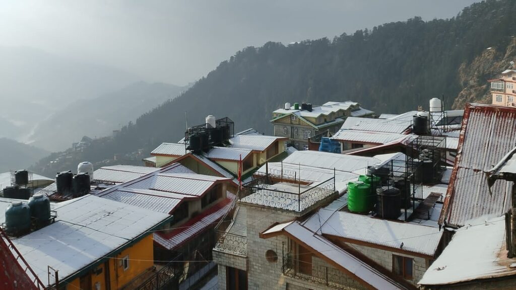 Manali receives 23 cm & Shimla 6 cm snow Manali receives 23 cm & Shimla 6 cm snow HIMACHAL HEADLINES