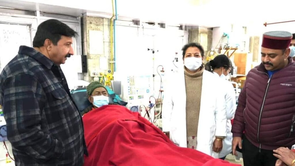 <strong>Deputy CM  visits IGMC to inquire about wellbeing of Amar Singh Chauhan</strong> HIMACHAL HEADLINES