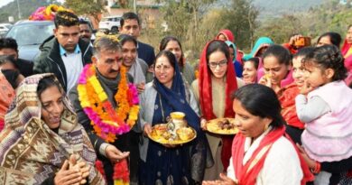 Simple persona connects Thakur Sukhvinder Singh Sukhu with the masses HIMACHAL HEADLINES