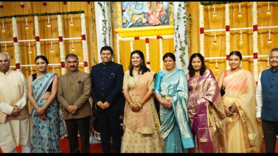 Sukhu along with family attended the marriage ceremony of Governor Arlekar's son Sukhu along with family attended the marriage ceremony of Governor Arlekar's son HIMACHAL HEADLINES