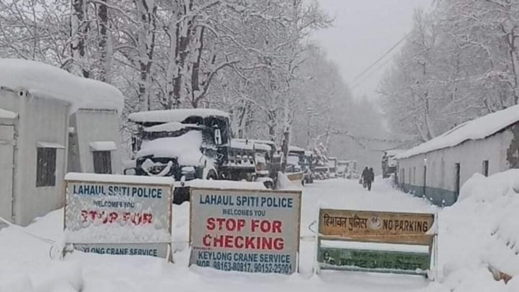 Snowfall at high reaches of Himachal, Mercury stays above normal Snowfall at high reaches of Himachal, Mercury stays above normal HIMACHAL HEADLINES