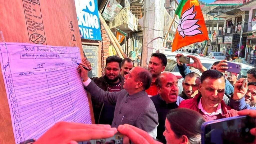 Jairam Thakur inaugurated the signature campaign at Thunag Jairam Thakur inaugurated the signature campaign at Thunag HIMACHAL HEADLINES