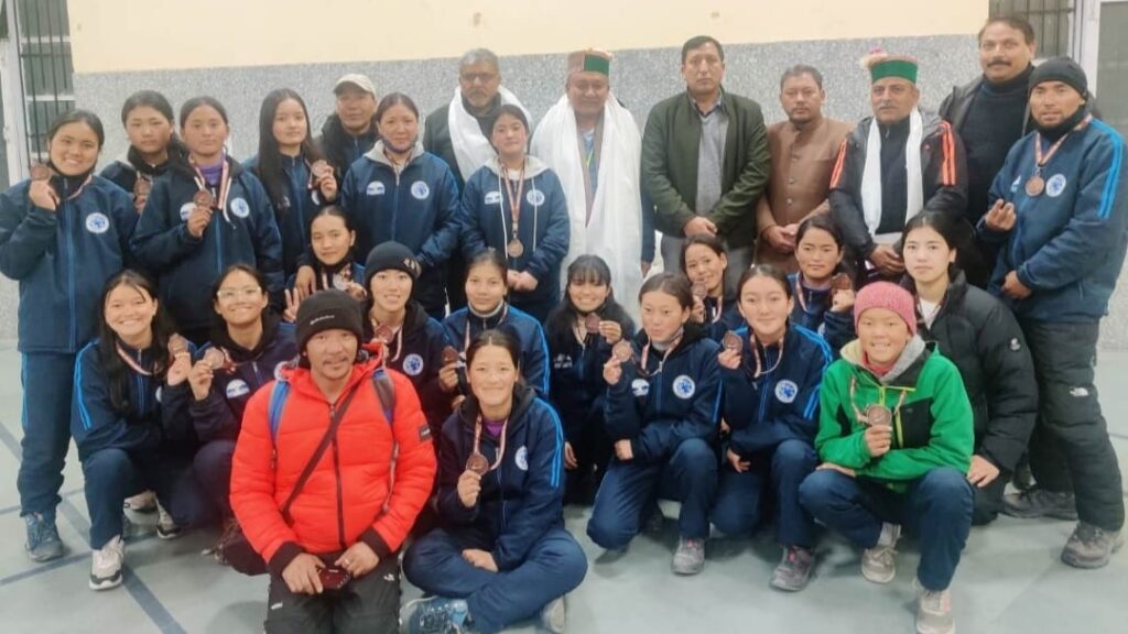 National Ice Hockey Championship, Himachal wins bronze medals in the under-18 boys and senior women category National Ice Hockey Championship, Himachal wins bronze medals in the under-18 boys and senior women category HIMACHAL HEADLINES