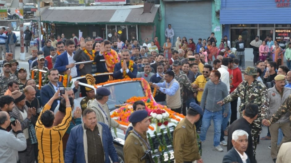 Sukhu accorded rousing welcome at Sundernagar Sukhu accorded rousing welcome at Sundernagar HIMACHAL HEADLINES