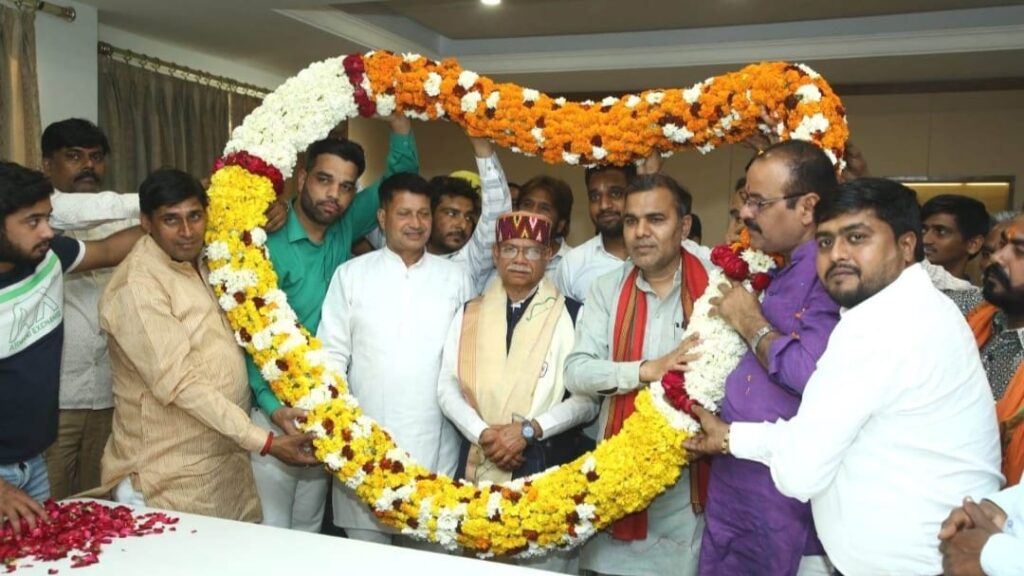 Governor Shiv Pratap Shukla accorded warm welcome  at Delhi HIMACHAL HEADLINES