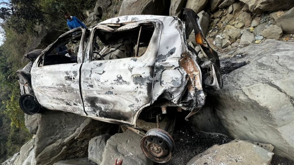 Two die of burn injuries in car mishap in Mandi HIMACHAL HEADLINES