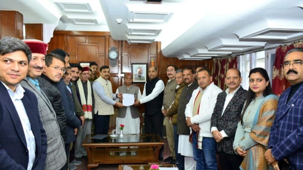 BJP Legislature Party handed over lakhs of signatures against Congress to the Governor BJP Legislature Party handed over lakhs of signatures against Congress to the Governor HIMACHAL HEADLINES