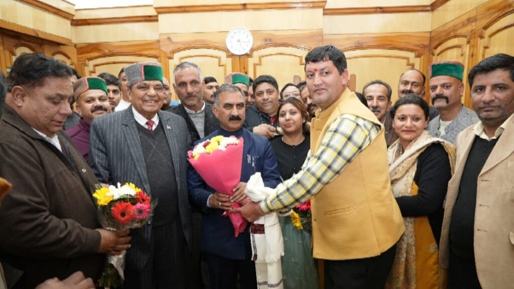 Chairman of Jogindra Central Cooperative Bank calls on CM Sukhu Chairman of Jogindra Central Cooperative Bank calls on CM Sukhu HIMACHAL HEADLINES