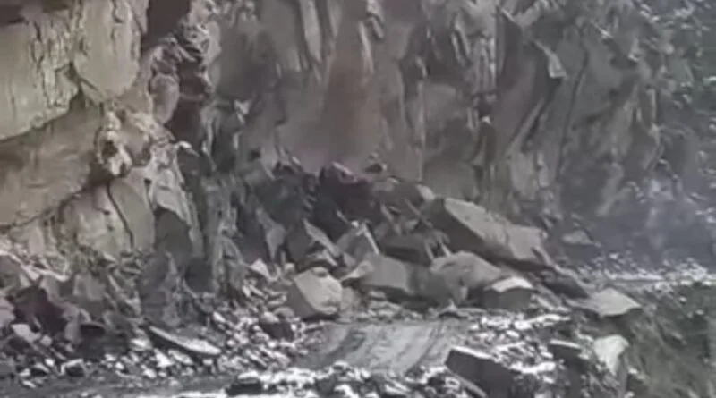 Landslides triggered in Himachal by unseasonal rain and snow HIMACHAL HEADLINES