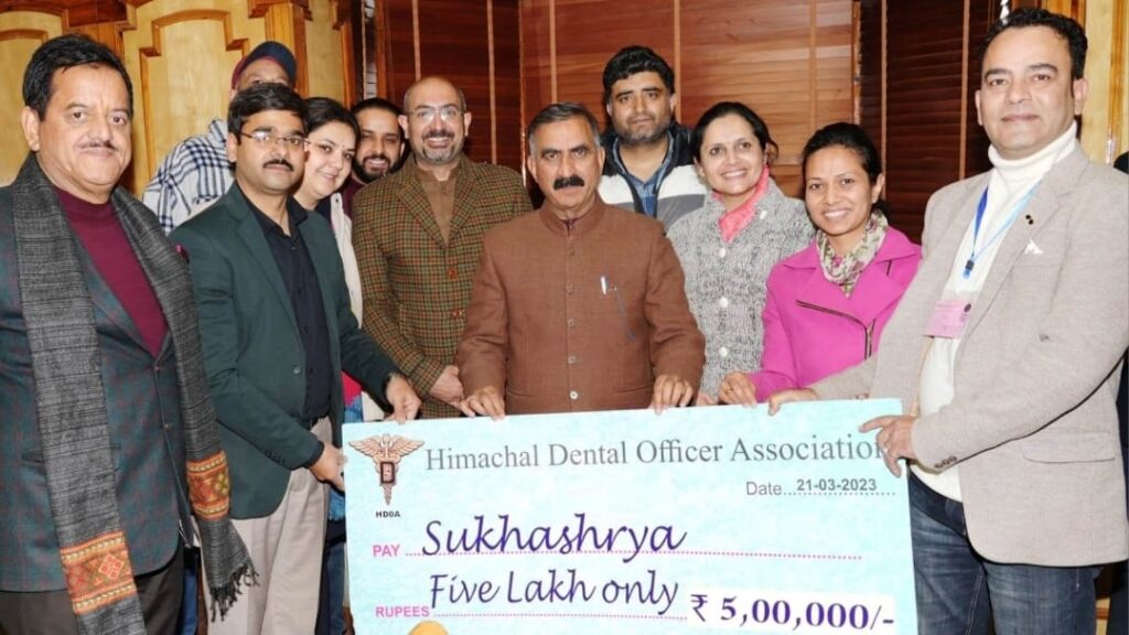 Himachal Dental Officer Association presents a cheque to CM HIMACHAL HEADLINES