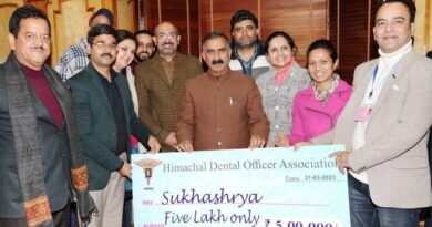 Himachal Dental Officer Association presents a cheque to CM HIMACHAL HEADLINES