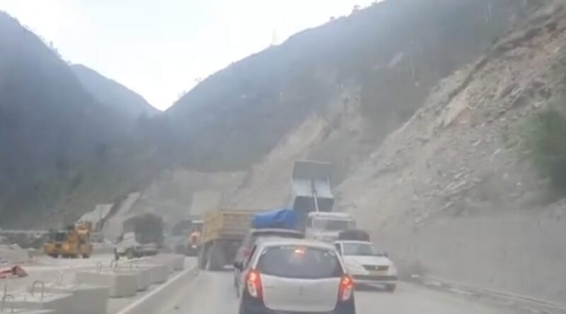 Vehicular traffic disrupts on NH -3 & NH-205  after Volvo struck on the Highway HIMACHAL HEADLINES