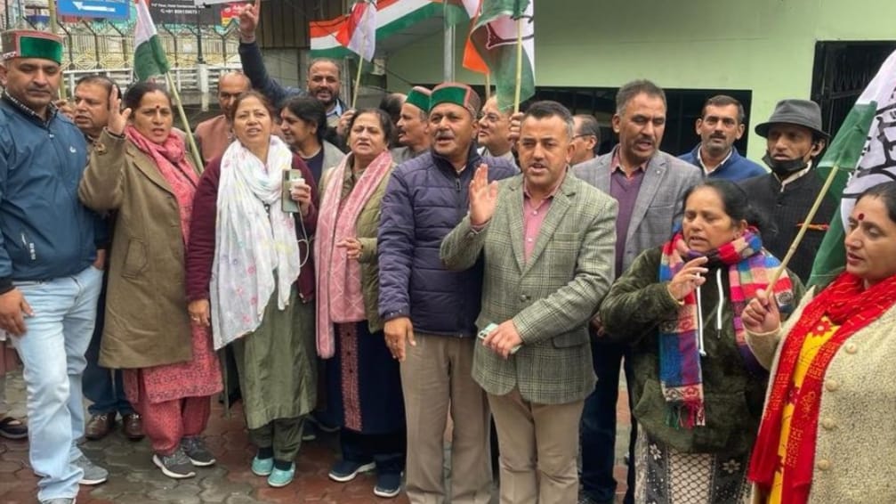 Himachal Congress protests over Rahul’s disqualification, demand JPC in Adani Case Himachal Congress protests over Rahul’s disqualification, demand JPC in Adani Case HIMACHAL HEADLINES